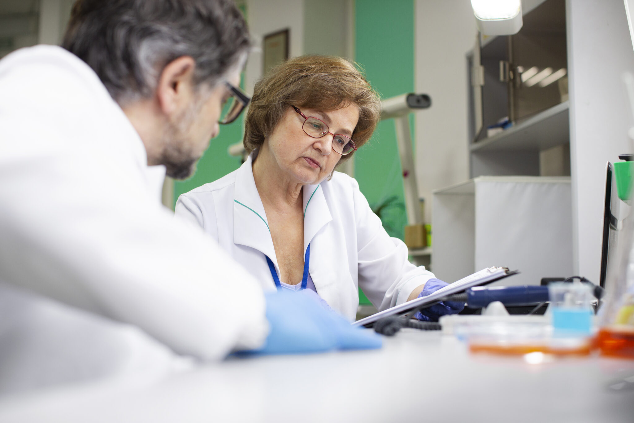 doctors-working-together-medical-research